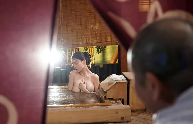 Vợ sắp cưới của con trai bị bố ông chồng nhìn trộm khi đang tắm rồi nắc đến mang thai